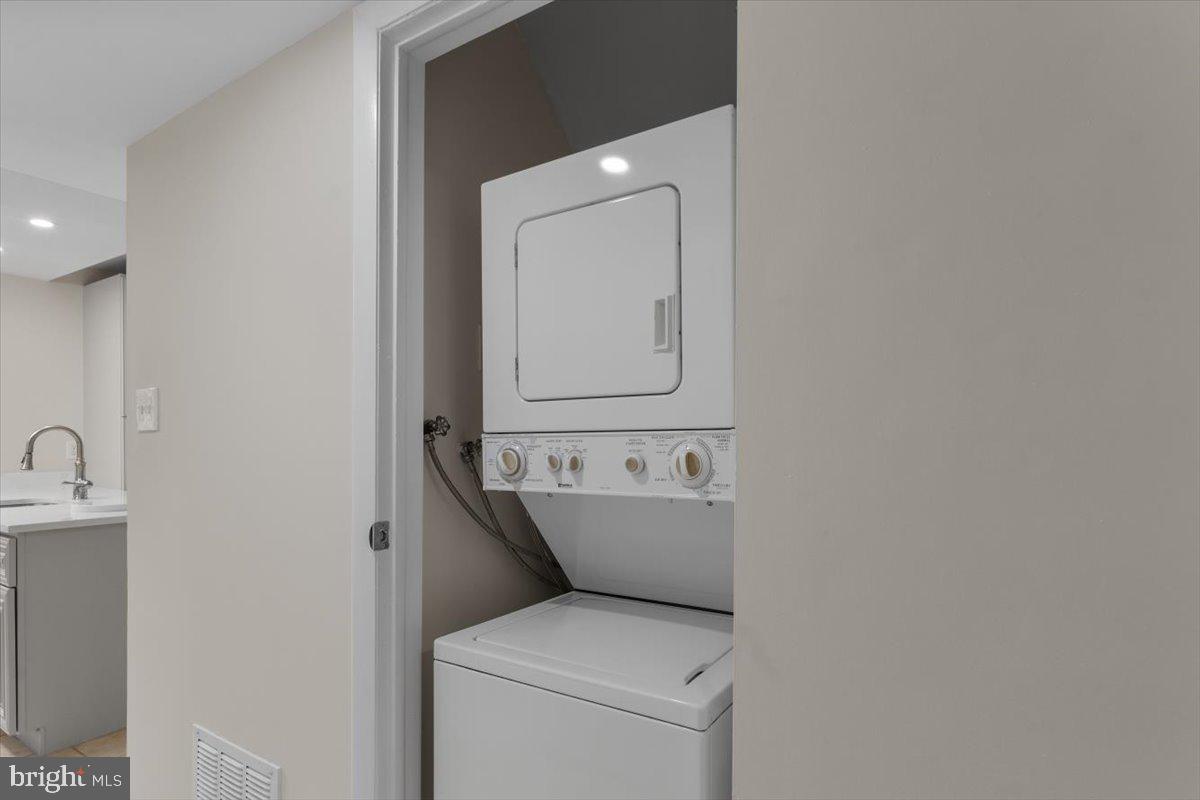 FOUR SEASONS REGIME - Residential