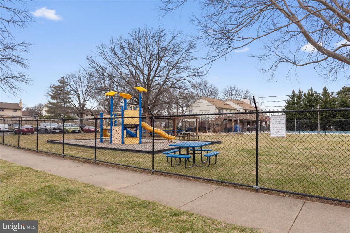 FOUR SEASONS REGIME - Residential