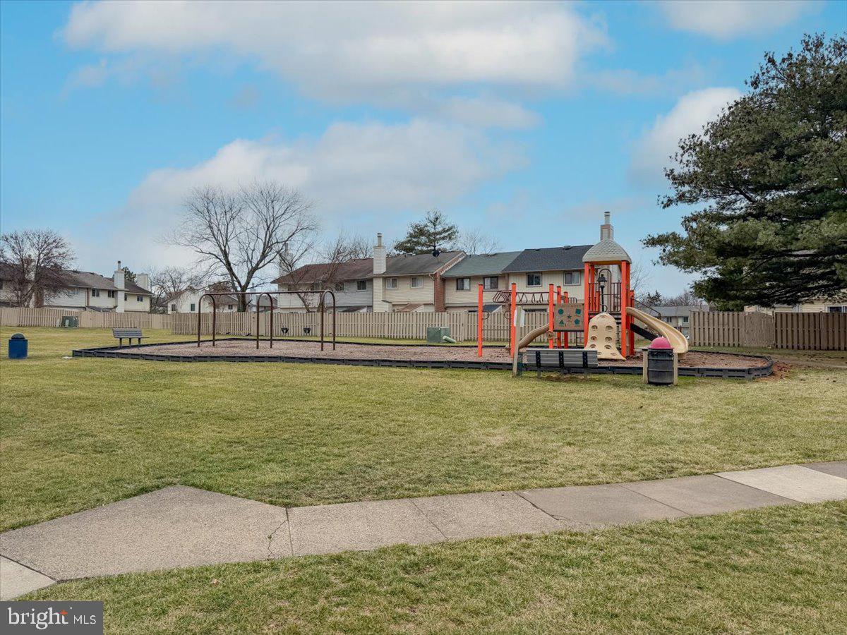 FOUR SEASONS REGIME - Residential