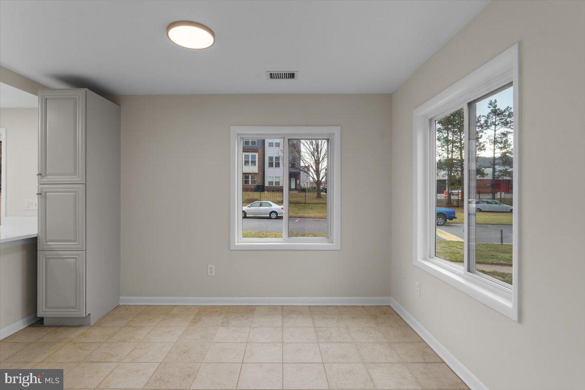 FOUR SEASONS REGIME - Residential