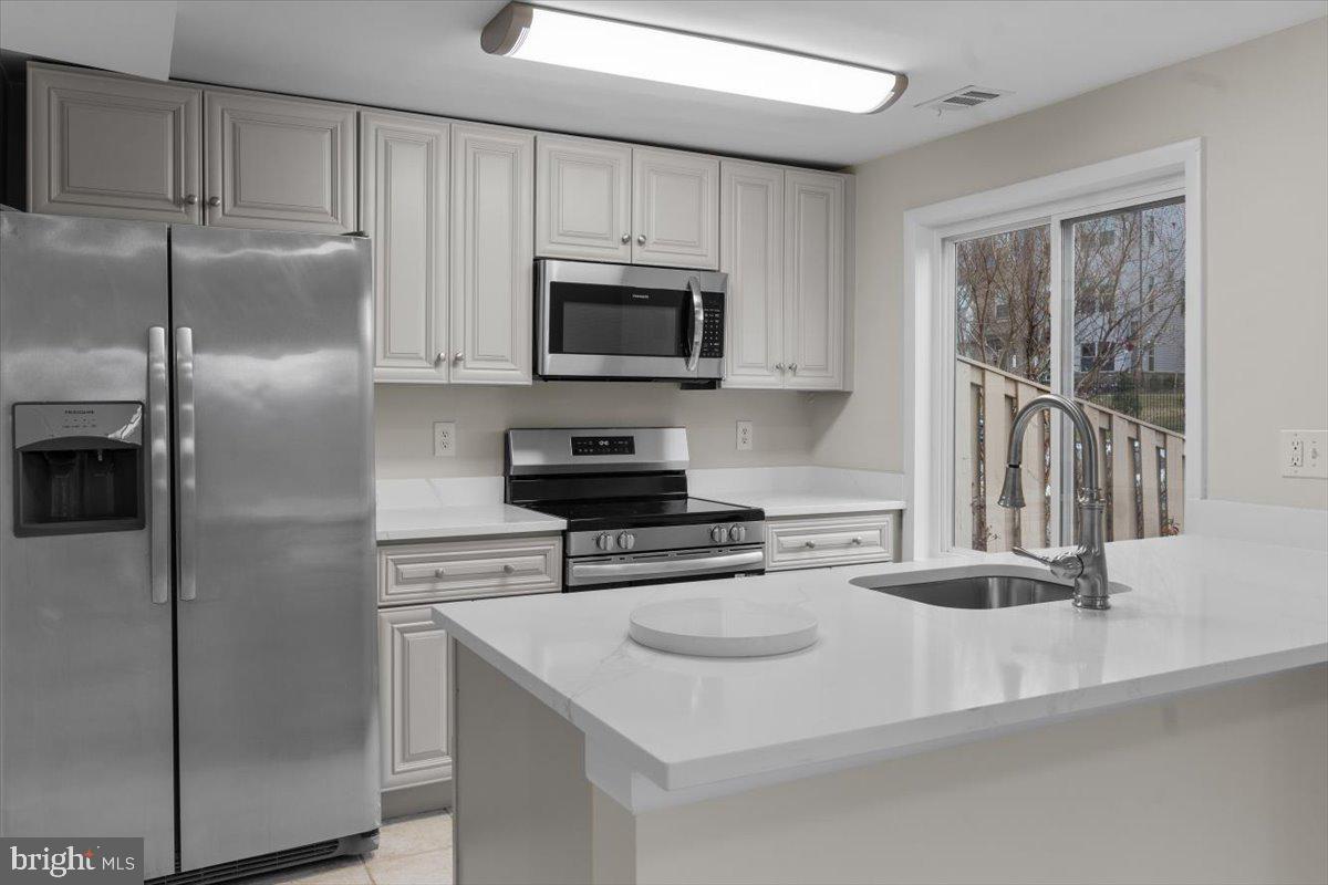 FOUR SEASONS REGIME - Residential