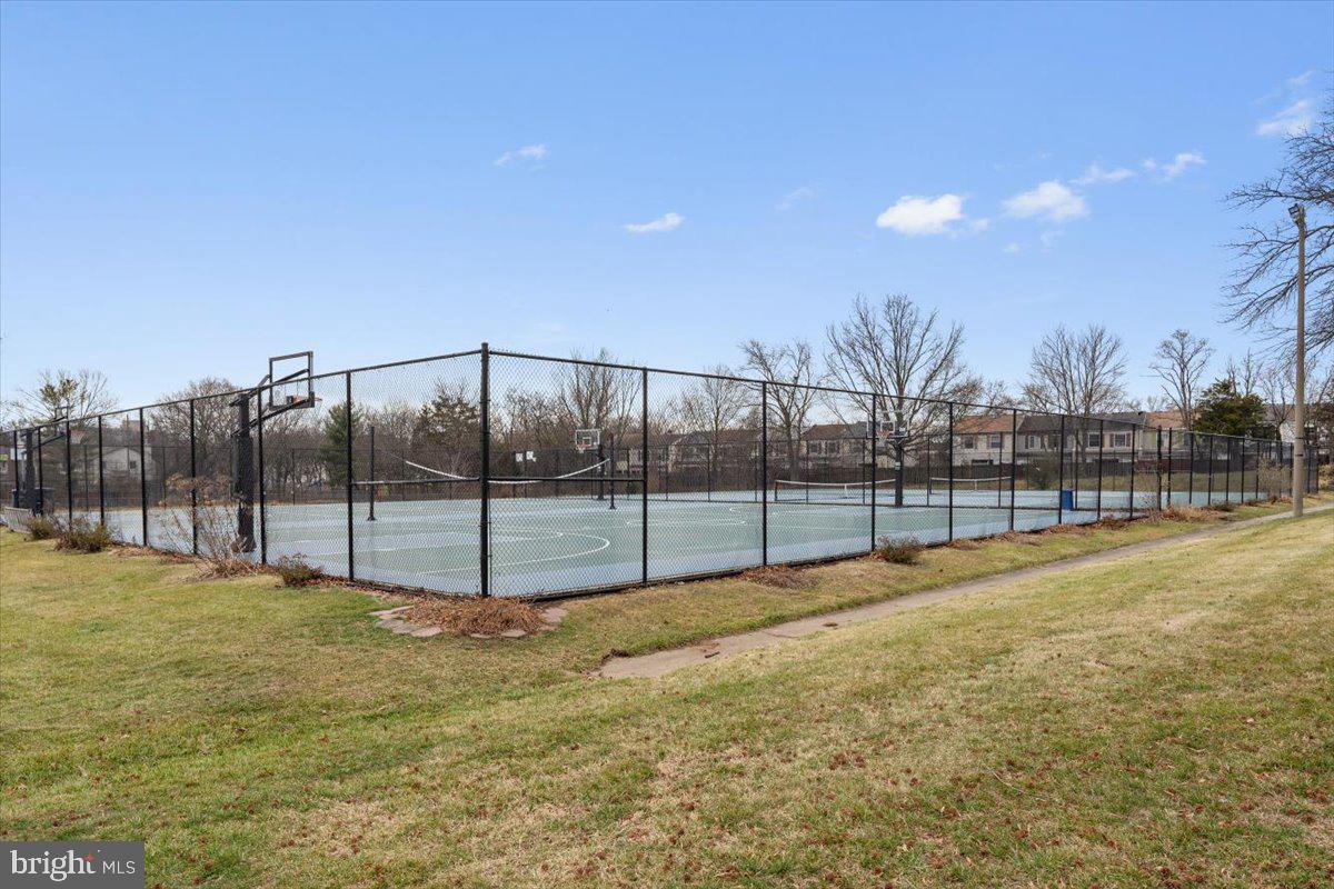 FOUR SEASONS REGIME - Residential