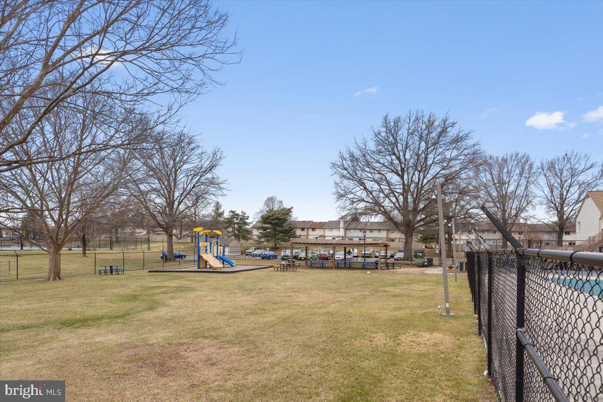 FOUR SEASONS REGIME - Residential