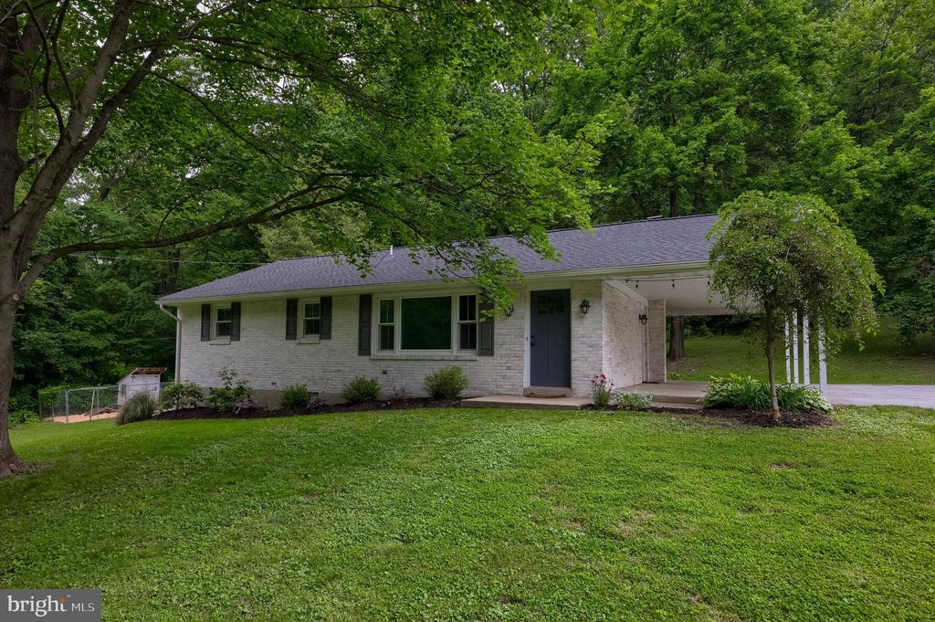 Photo of 1021 Rawlinsville Road, WILLOW STREET, PA 17584 (MLS # PALA2070616)