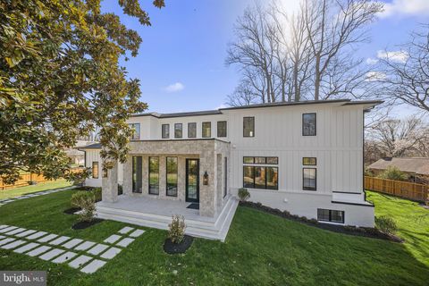 Photo of 6116 Eastview Street, BETHESDA, MD 20817 (MLS # MDMC2231730)