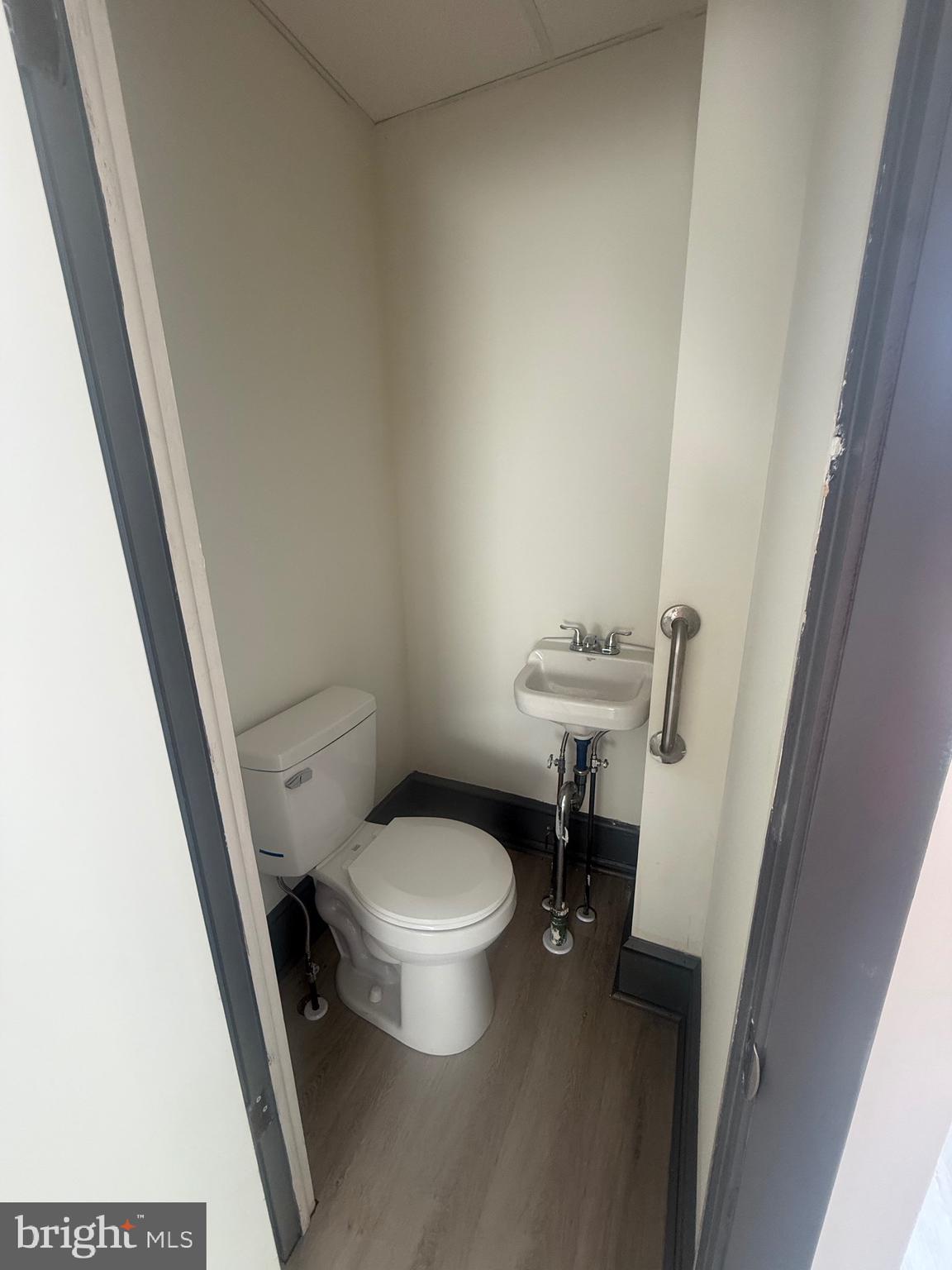 MANAYUNK - Commercial Lease