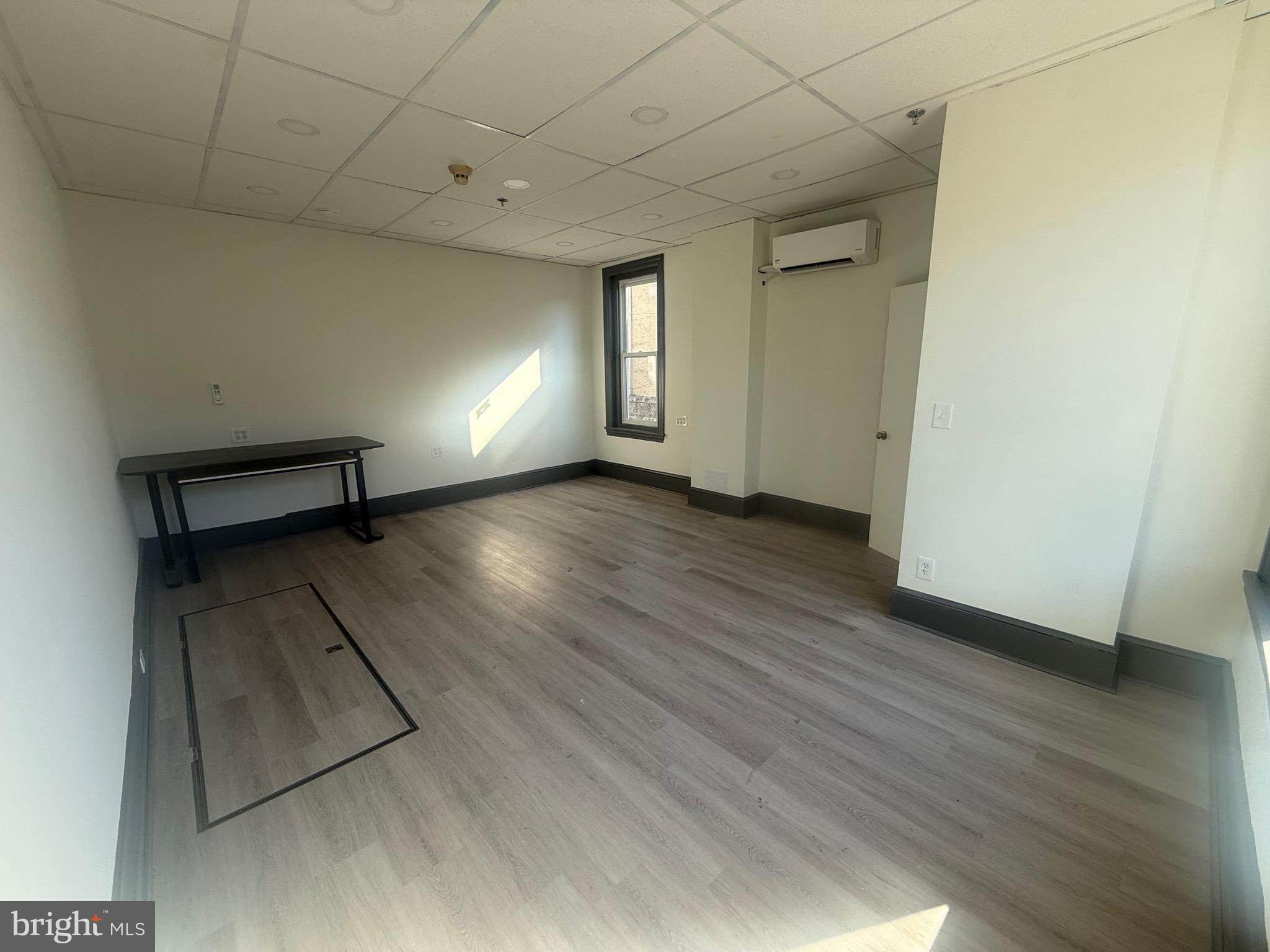 MANAYUNK - Commercial Lease