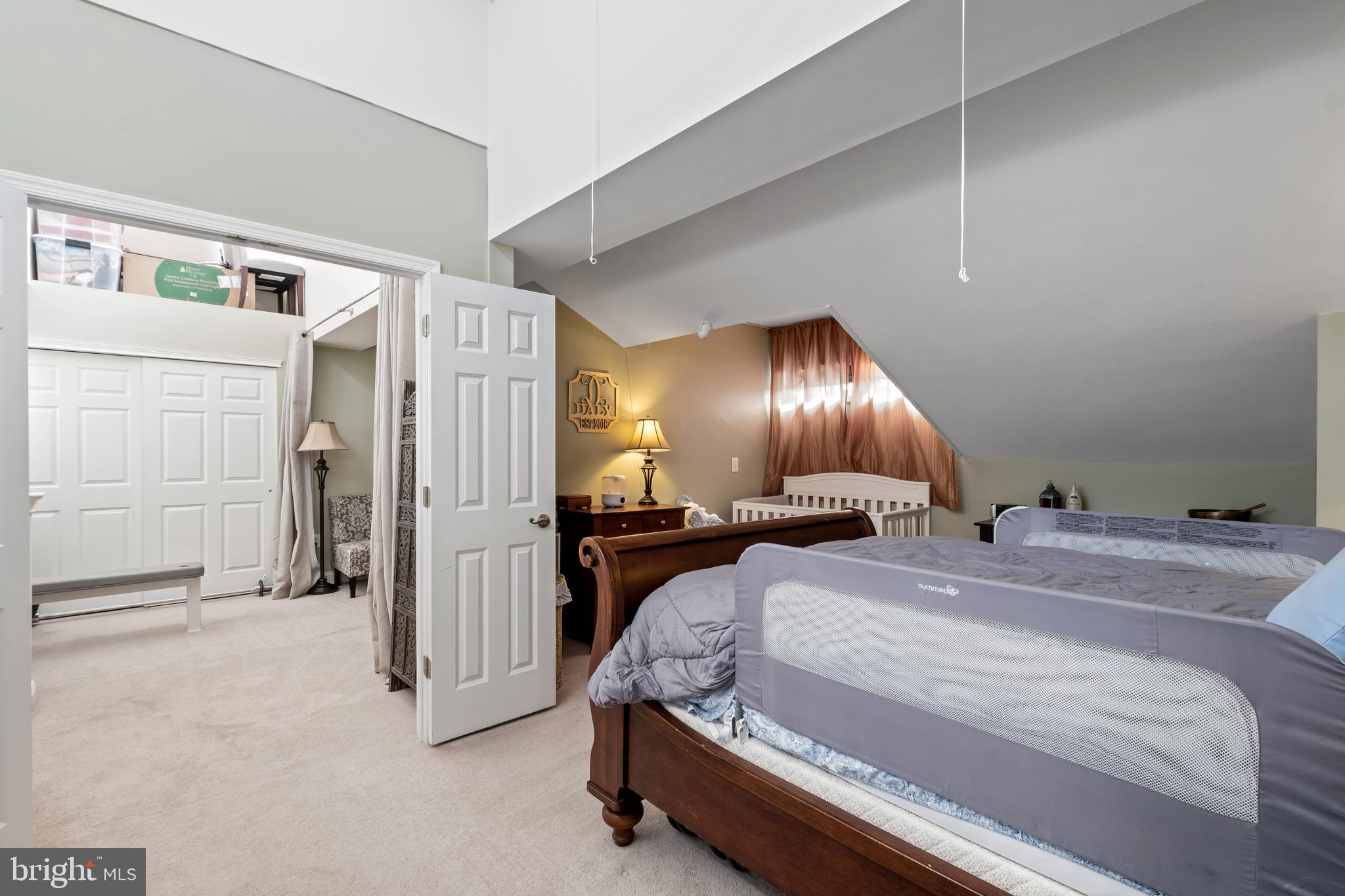 NAVAL SQUARE - Residential Lease