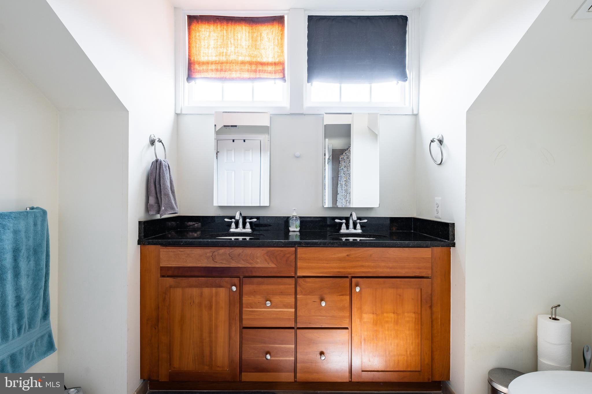 NAVAL SQUARE - Residential Lease