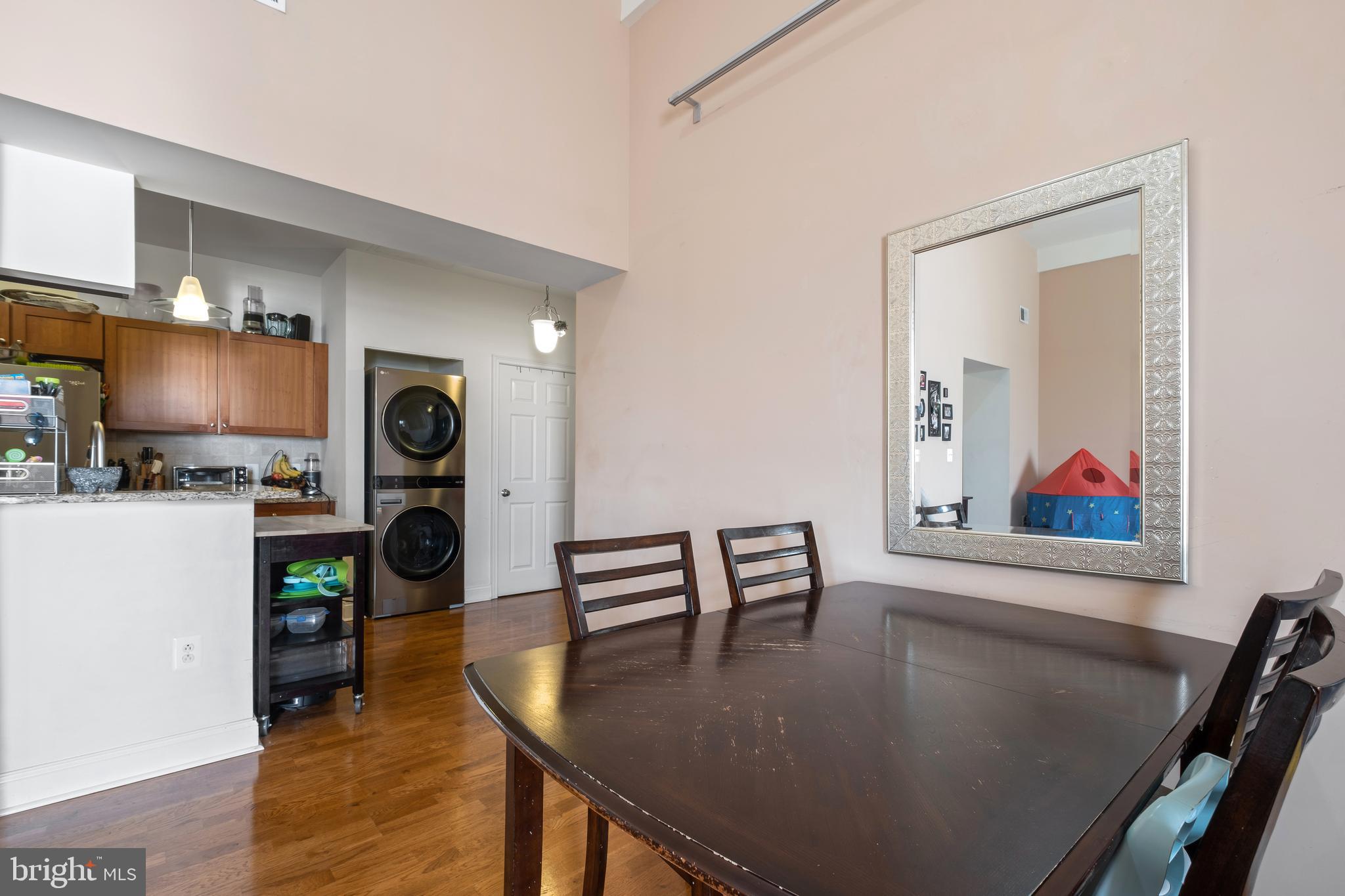 NAVAL SQUARE - Residential Lease