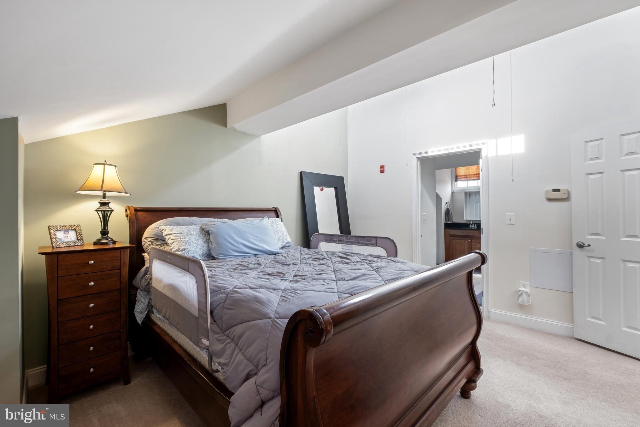 NAVAL SQUARE - Residential Lease