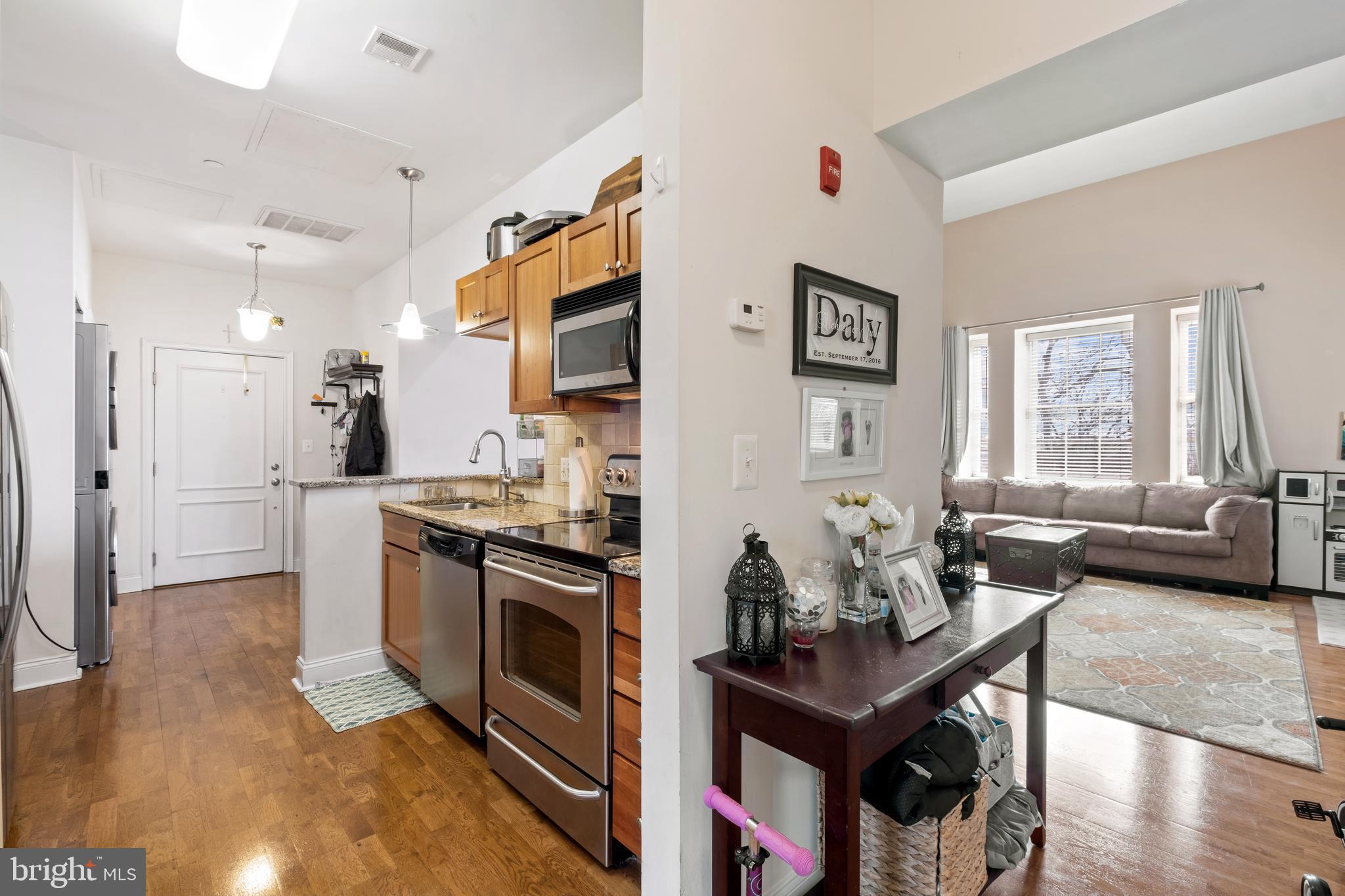 NAVAL SQUARE - Residential Lease