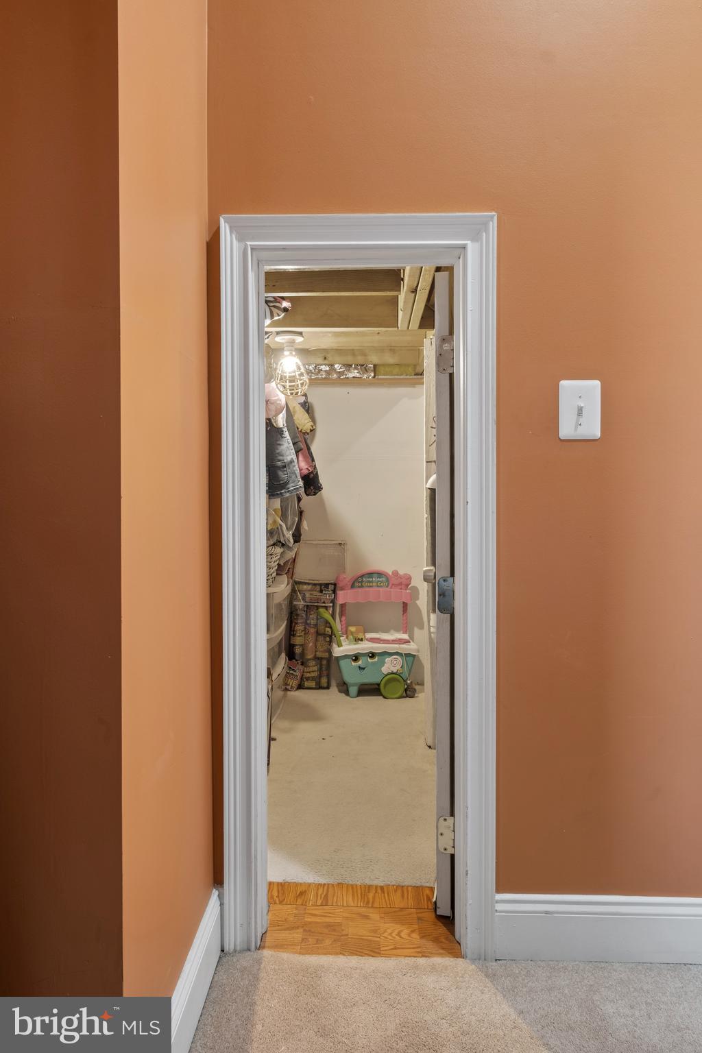 NAVAL SQUARE - Residential Lease