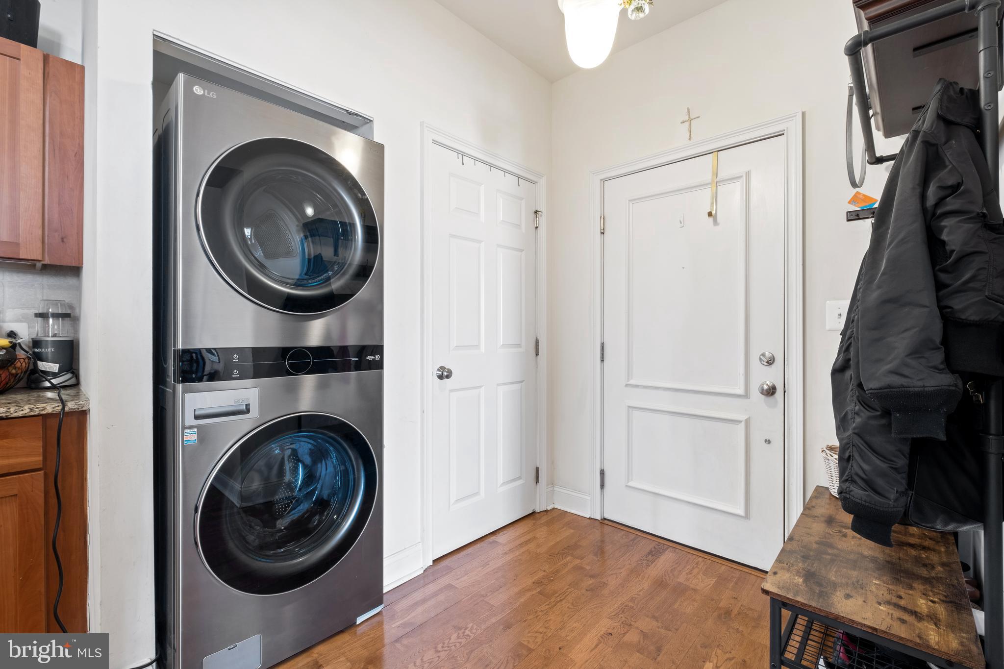 NAVAL SQUARE - Residential Lease