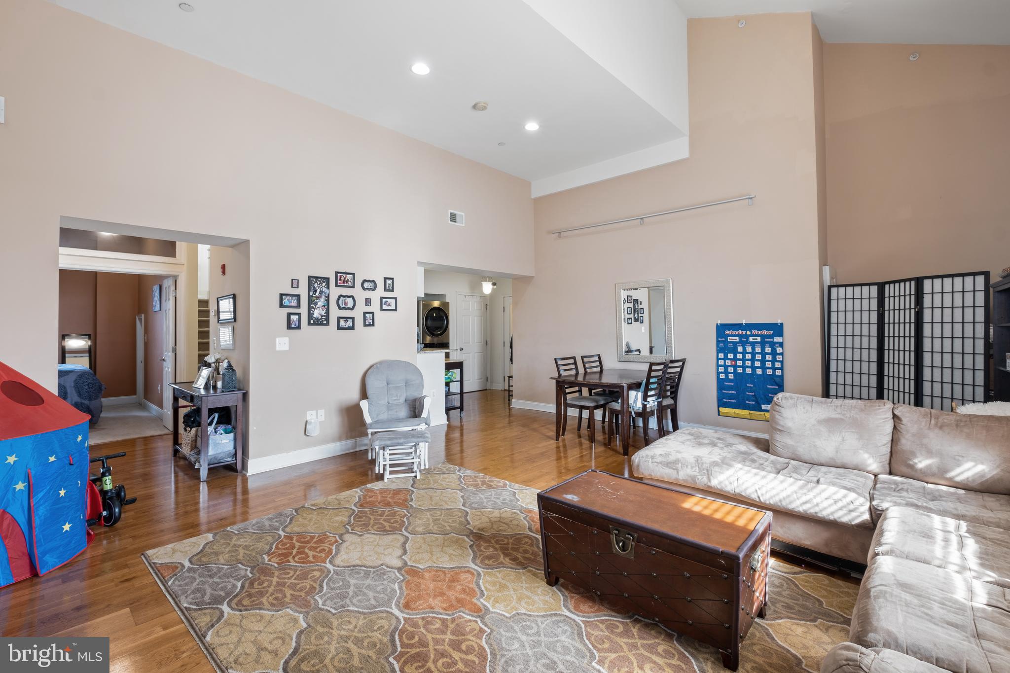 NAVAL SQUARE - Residential Lease