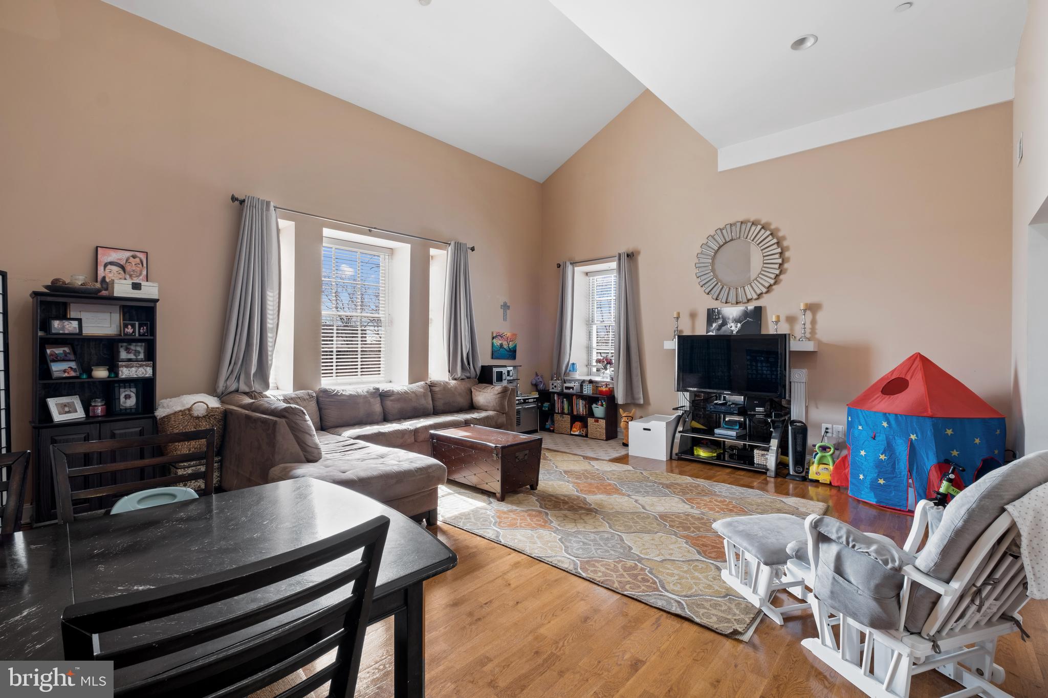 NAVAL SQUARE - Residential Lease