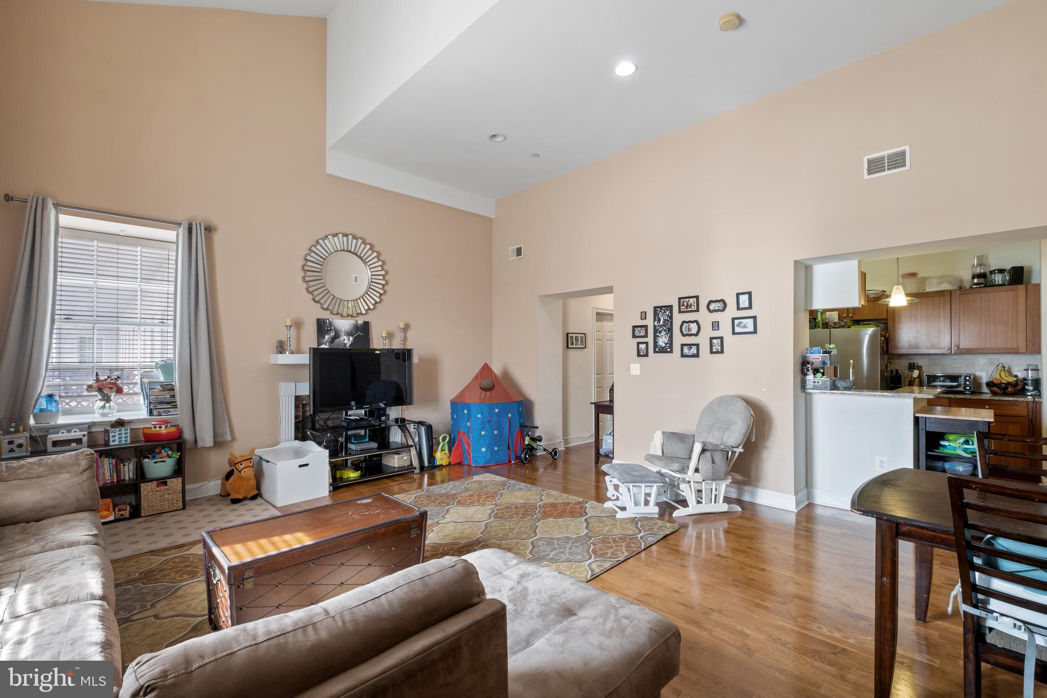 NAVAL SQUARE - Residential Lease