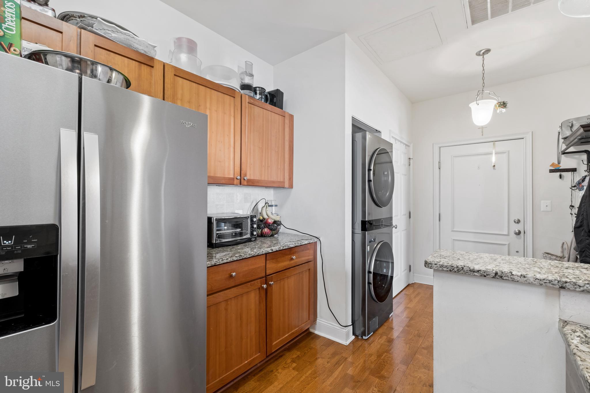 NAVAL SQUARE - Residential Lease