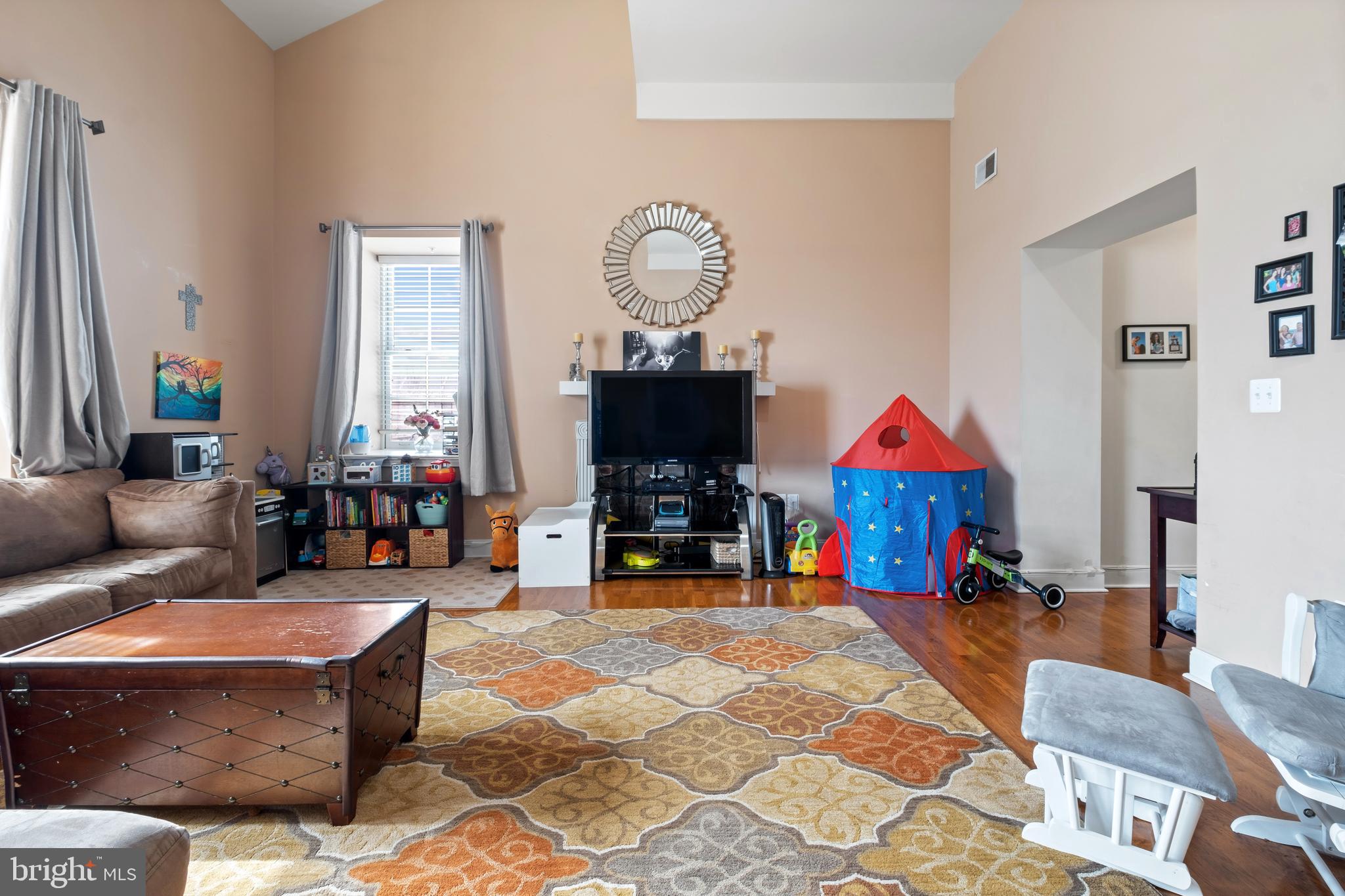 NAVAL SQUARE - Residential Lease