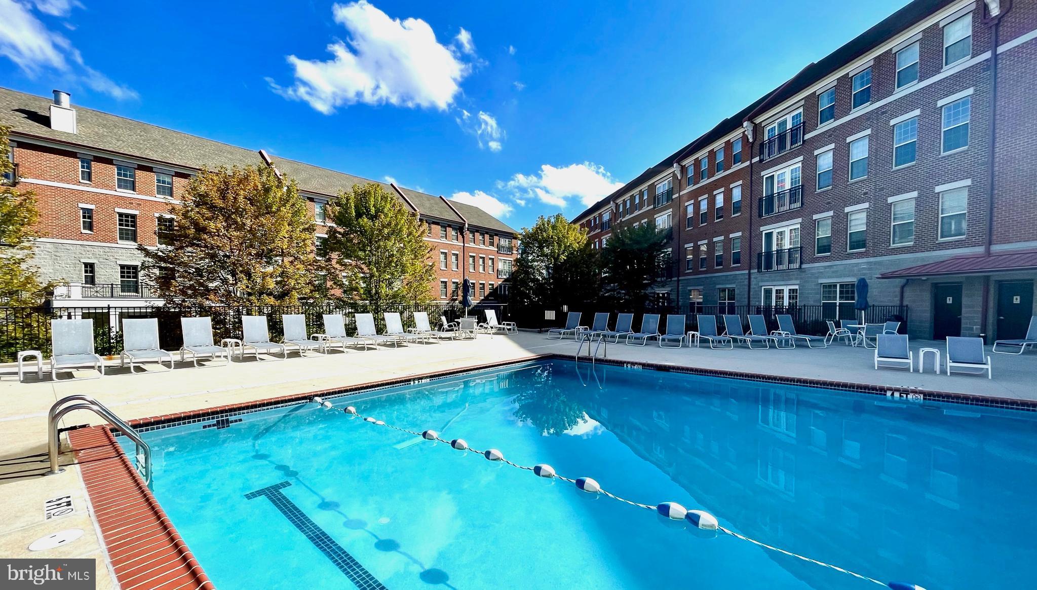 NAVAL SQUARE - Residential Lease