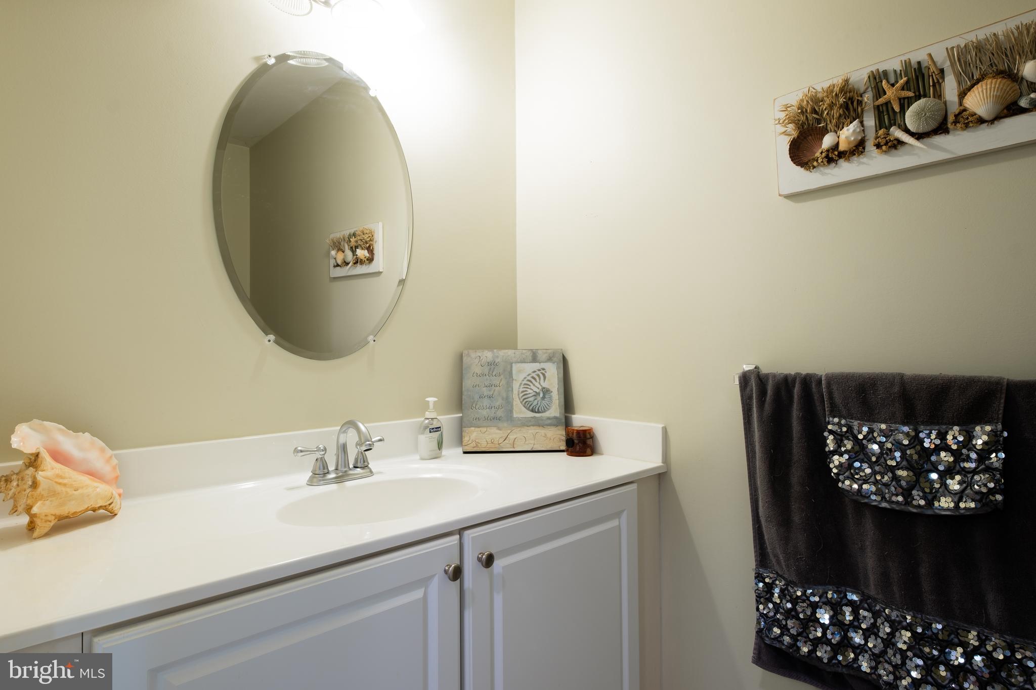 NAVAL SQUARE - Residential Lease