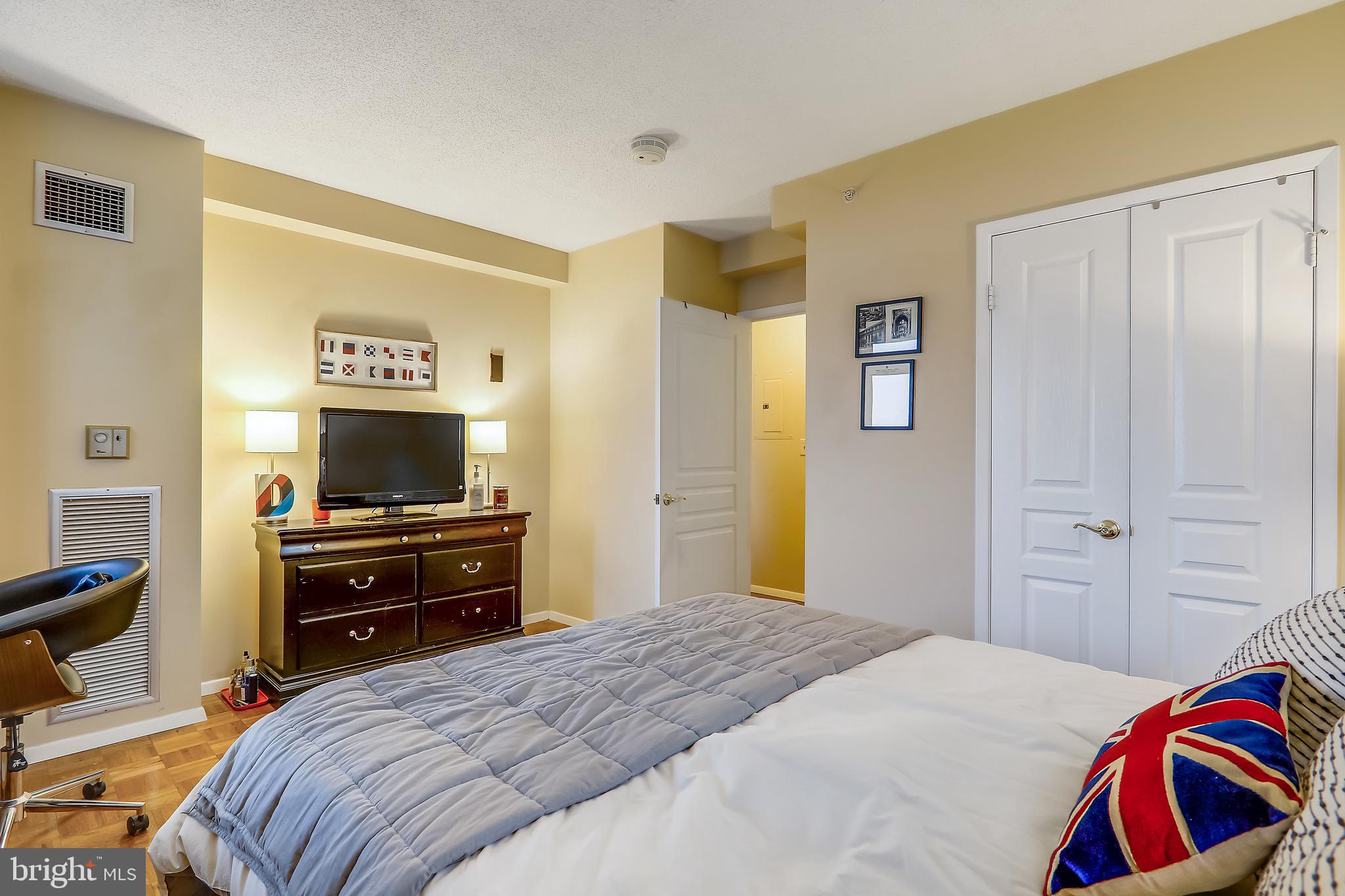 CRESCENT PLAZA - Residential