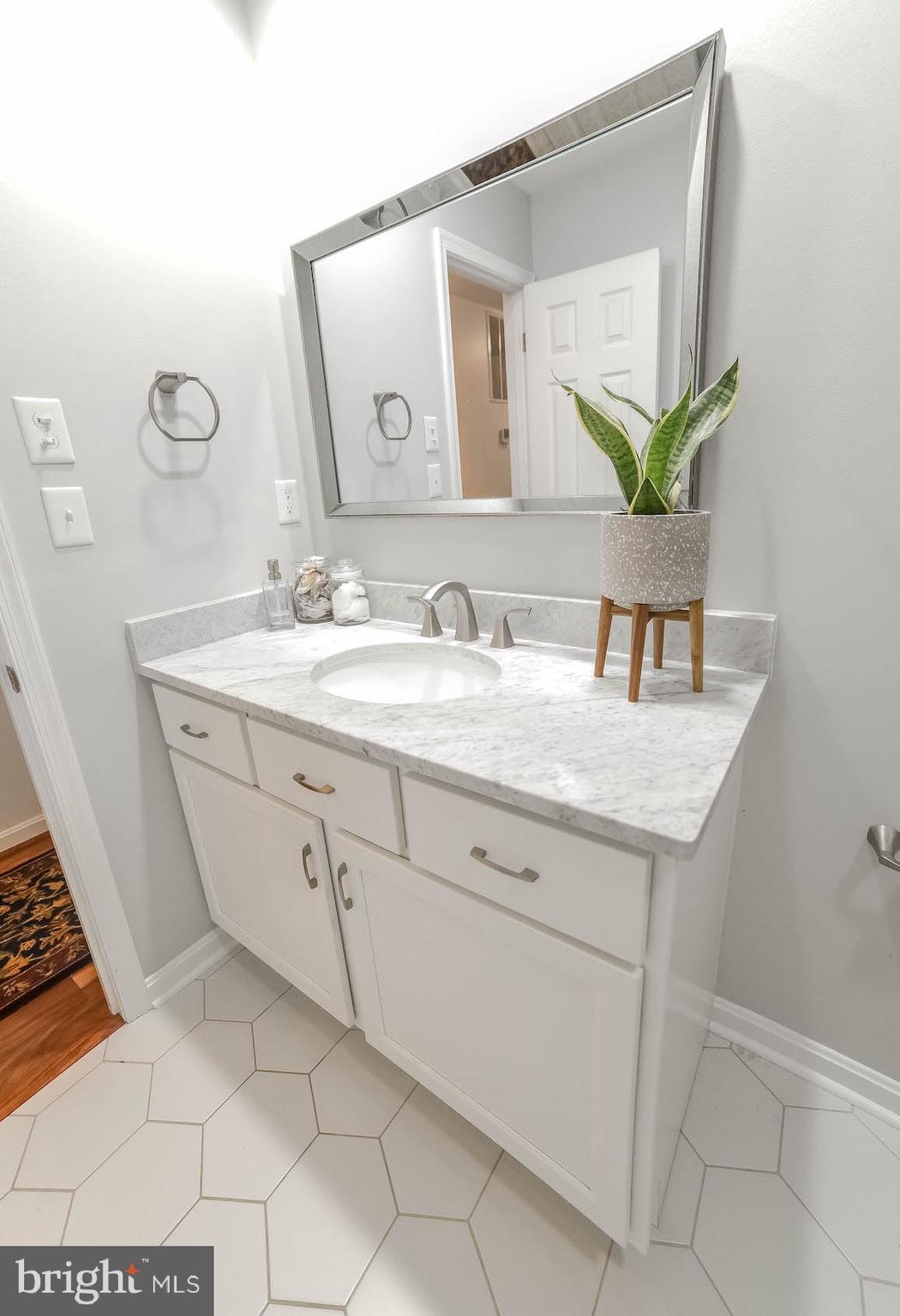 QUEEN TREE LANDING - Residential