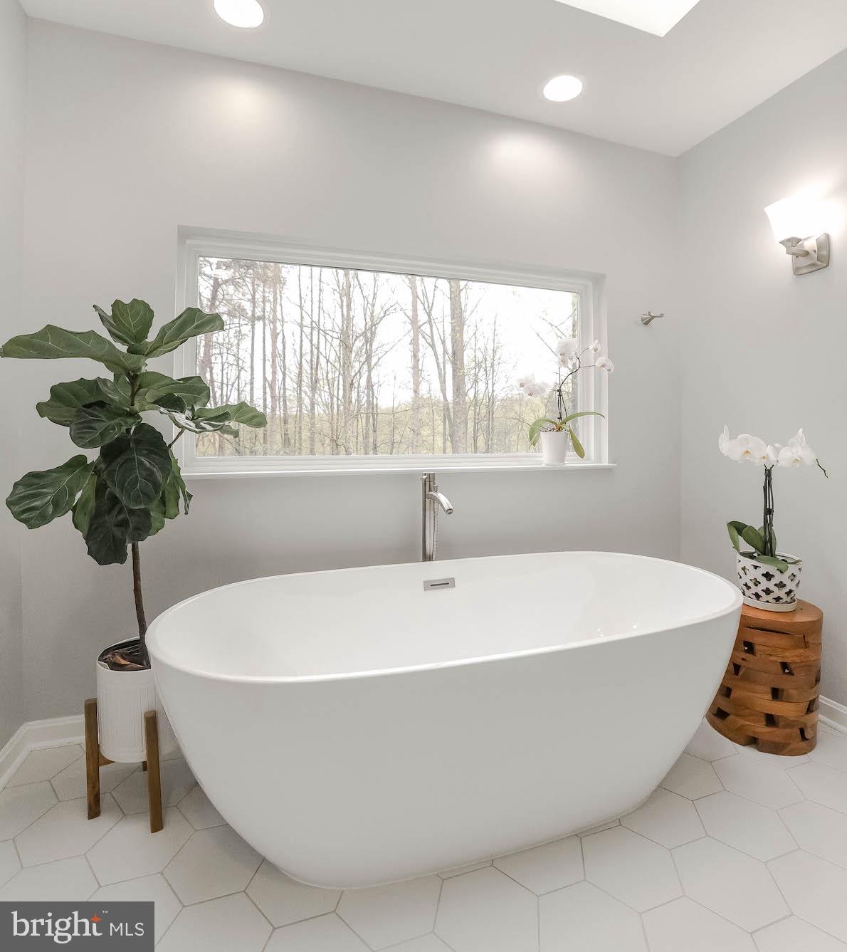 QUEEN TREE LANDING - Residential