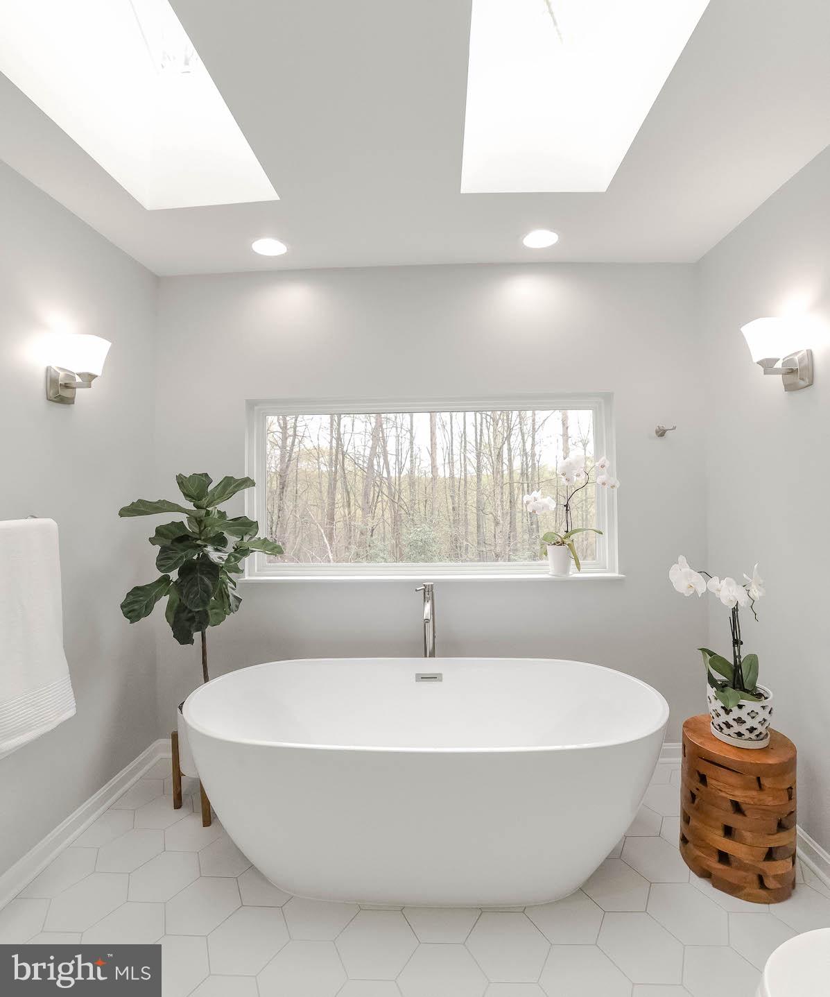 QUEEN TREE LANDING - Residential