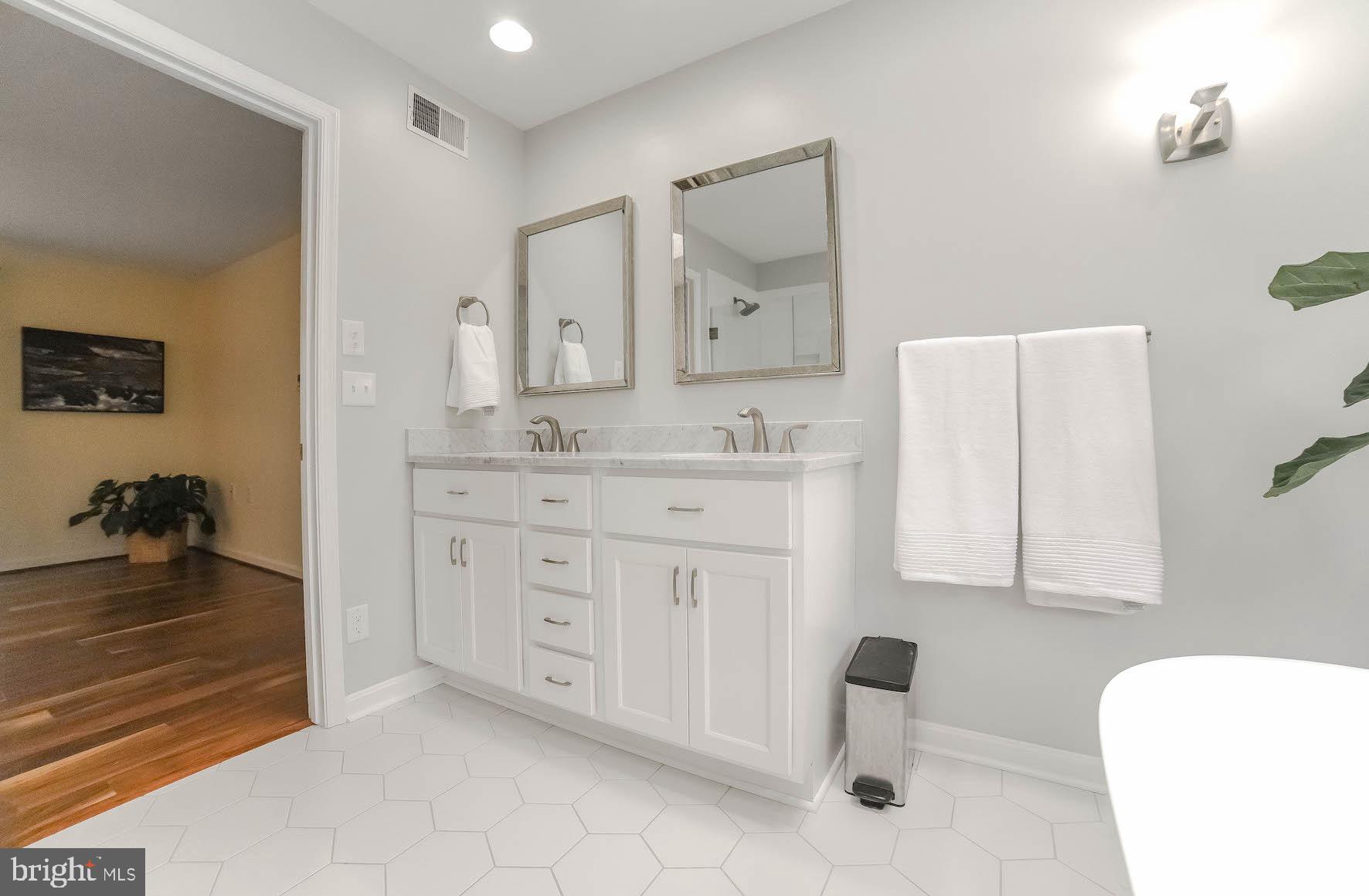 QUEEN TREE LANDING - Residential