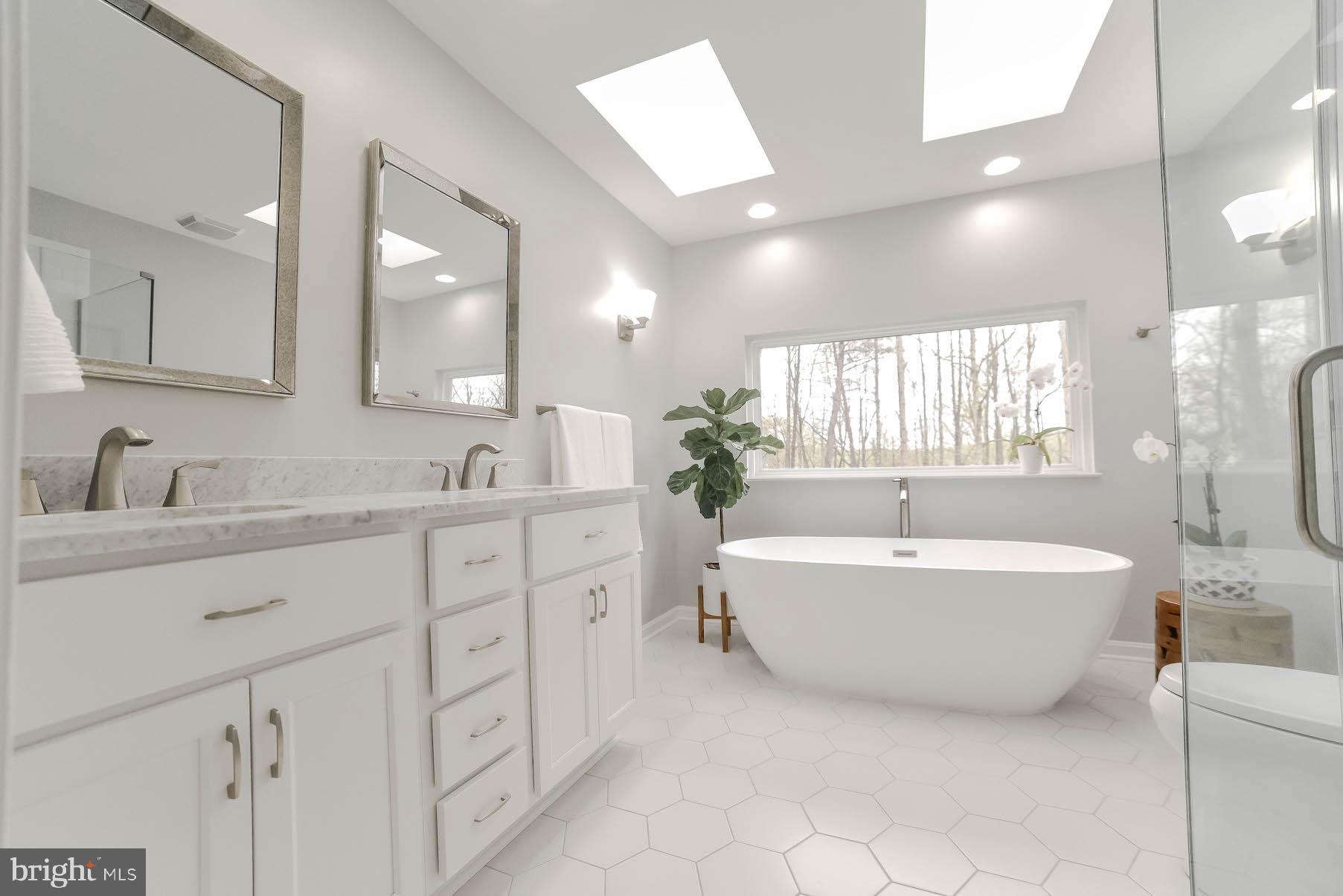 QUEEN TREE LANDING - Residential