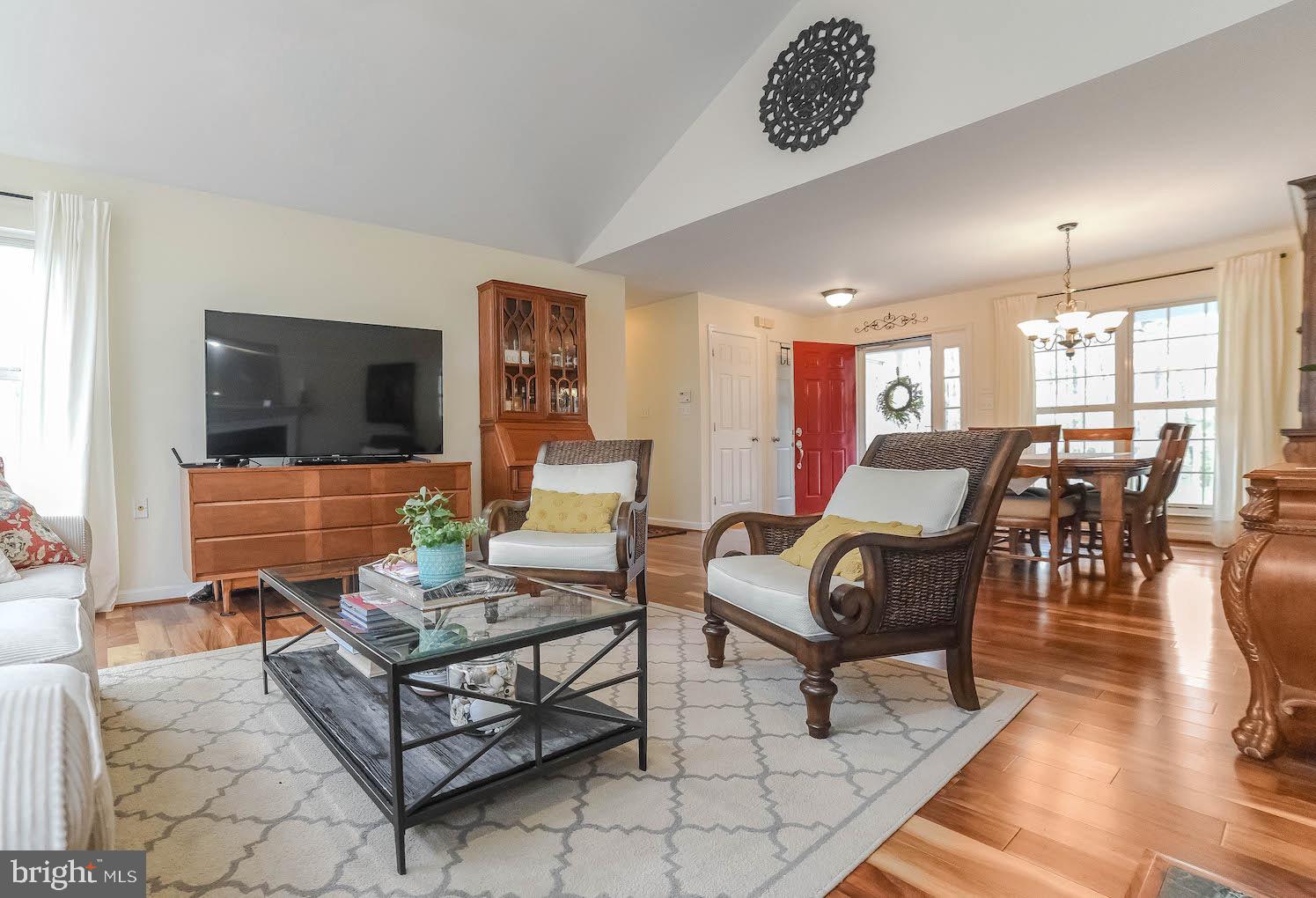 QUEEN TREE LANDING - Residential