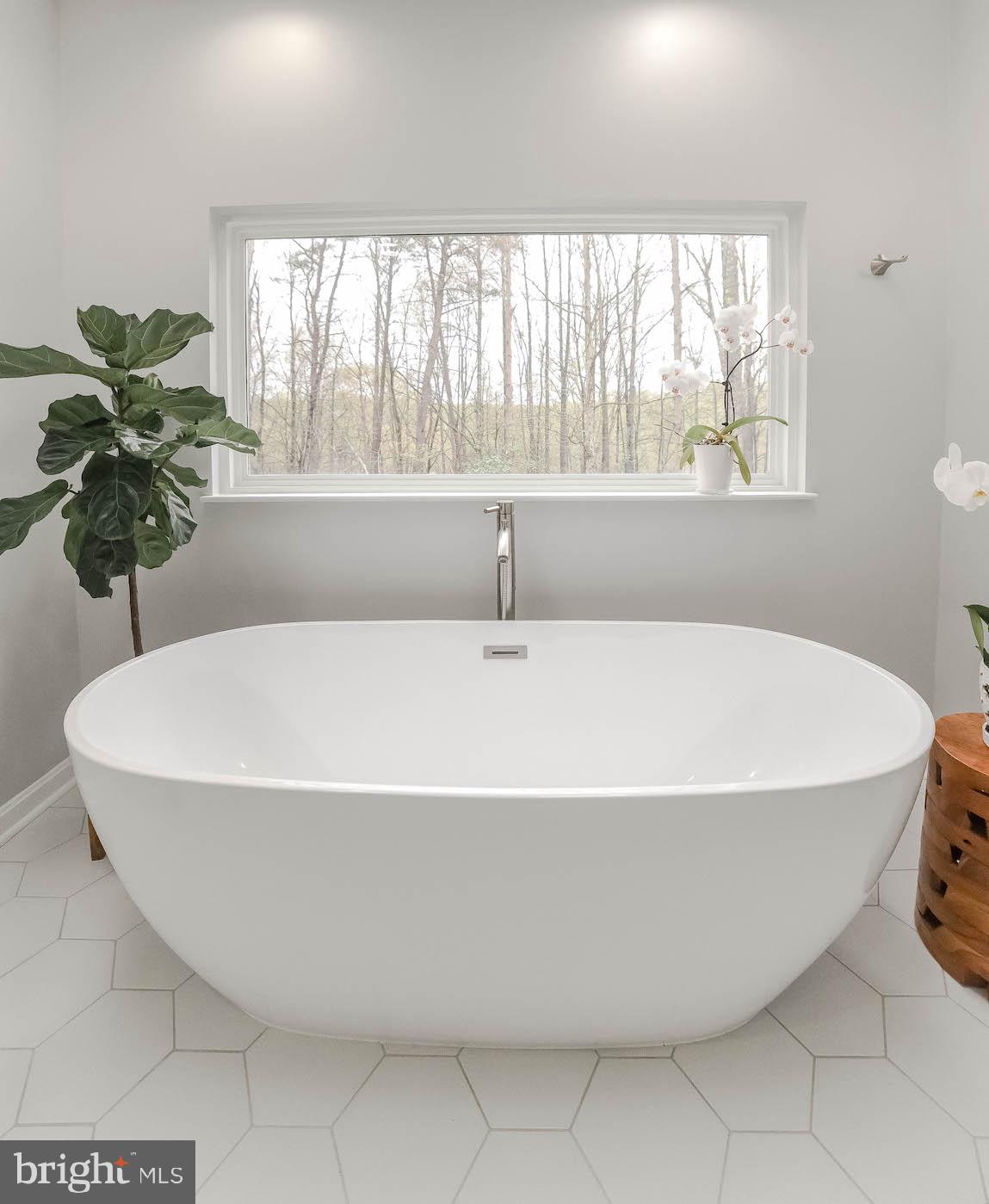 QUEEN TREE LANDING - Residential