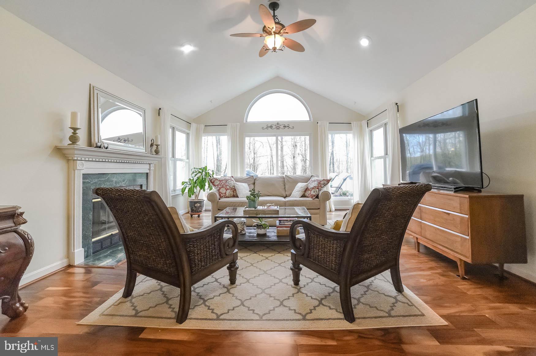 QUEEN TREE LANDING - Residential