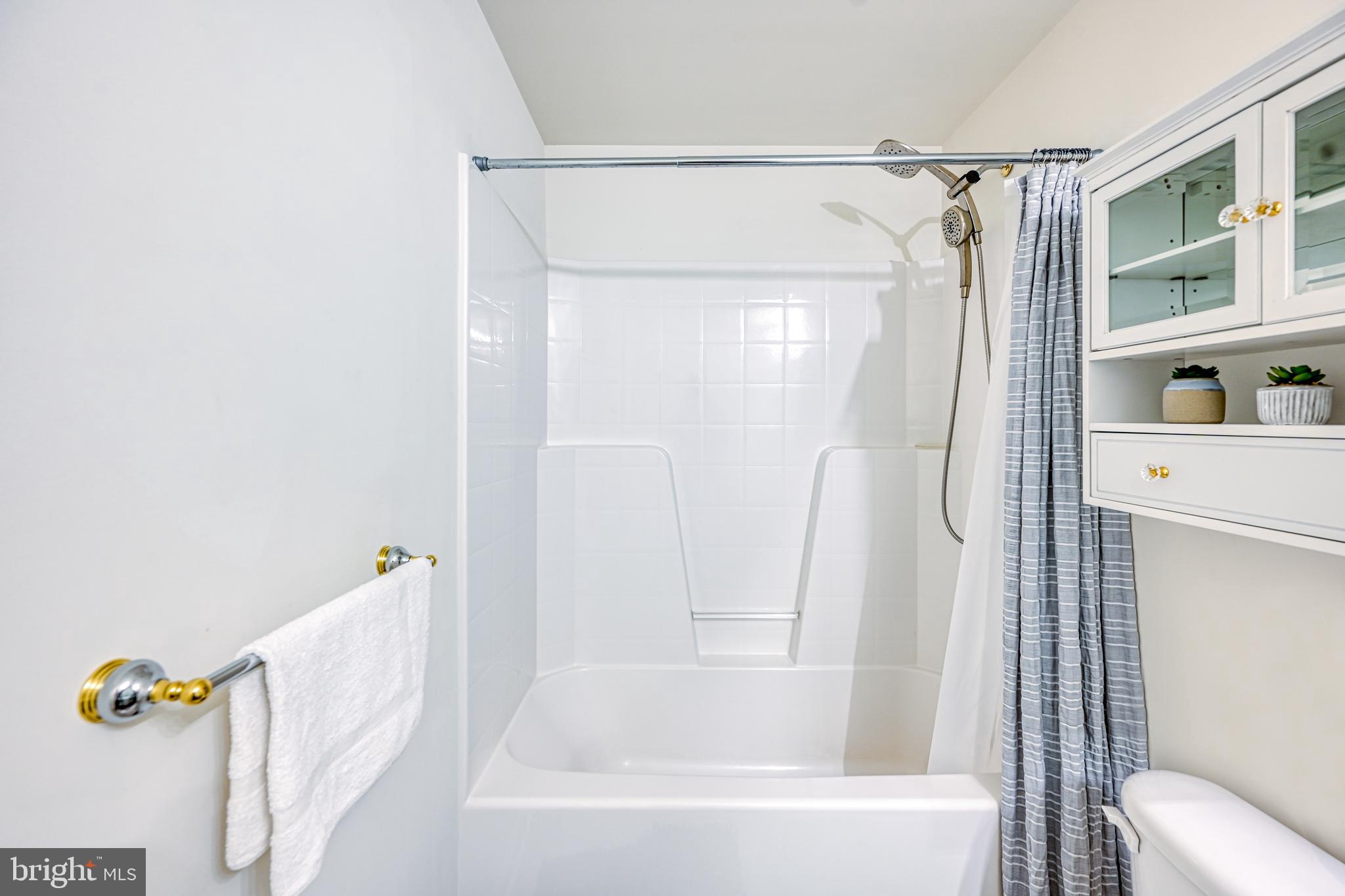 LAKEWOOD LANDING - Residential