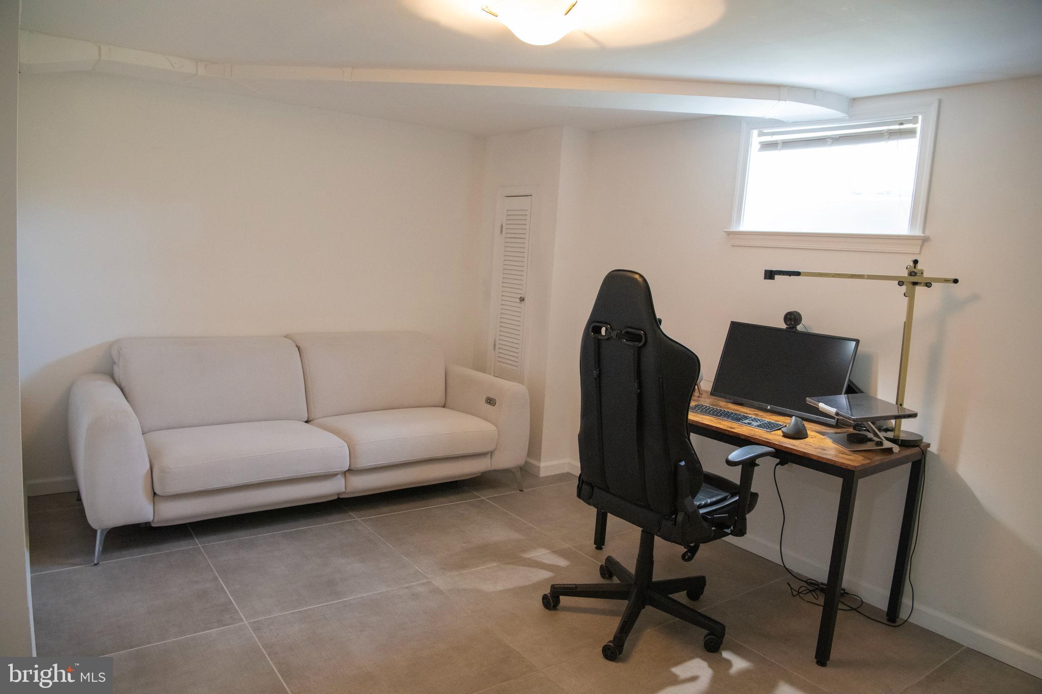 LONG BRANCH PARK - Residential Lease