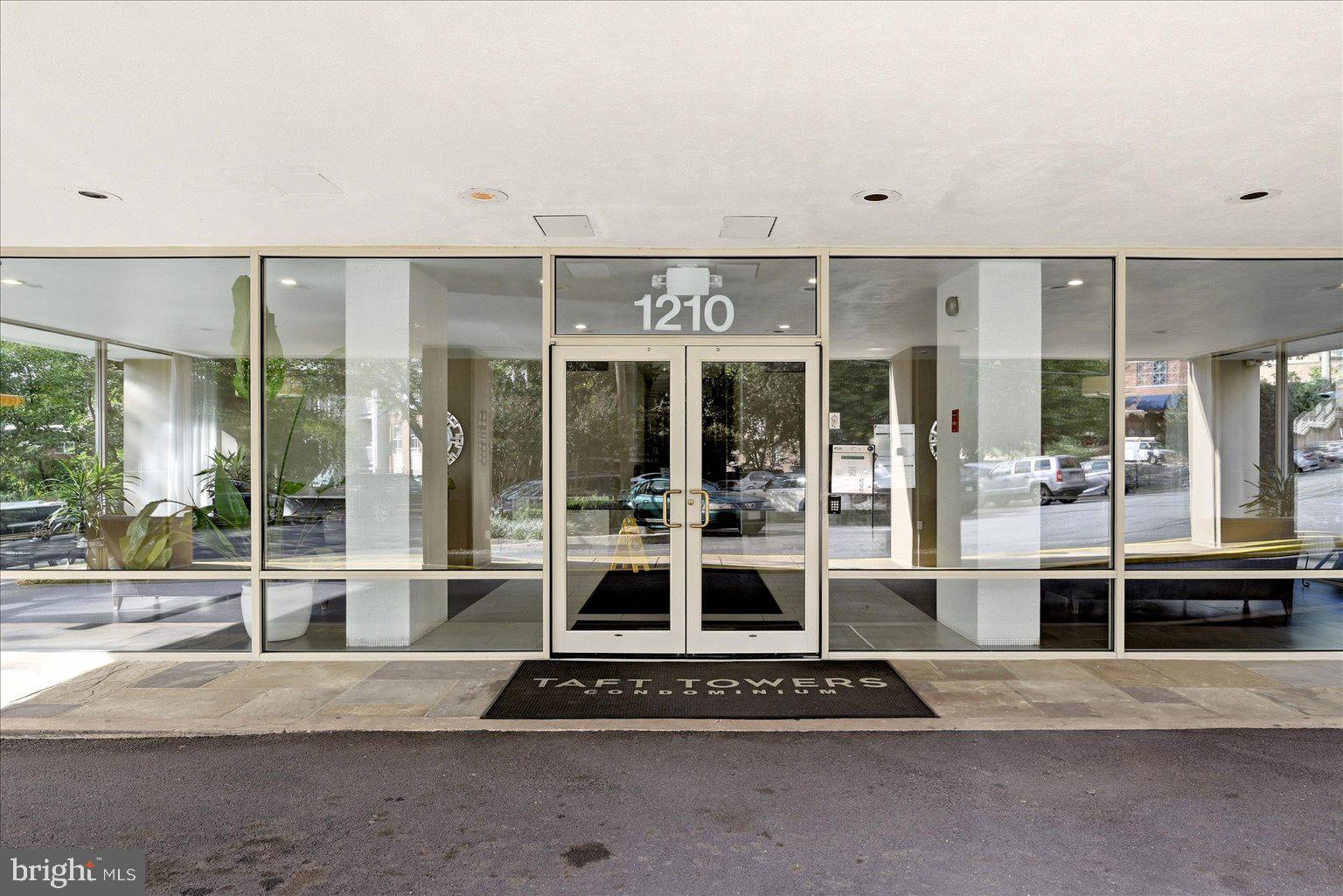 1210 N TAFT STREET 811