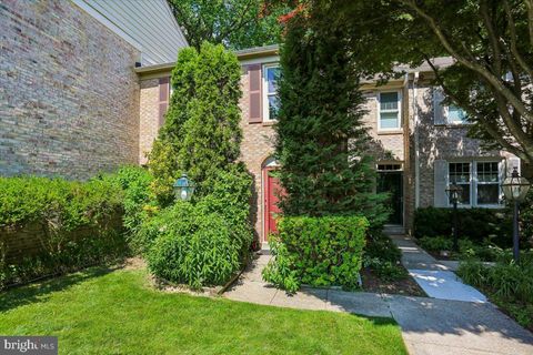 Photo of 2459 Mccormick Road, ROCKVILLE, MD 20850 (MLS # MDMC2236074)