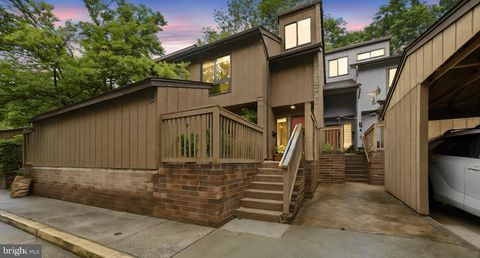 Photo of 11926 Escalante Court, RESTON, VA 20191 (MLS # VAFX2313332)