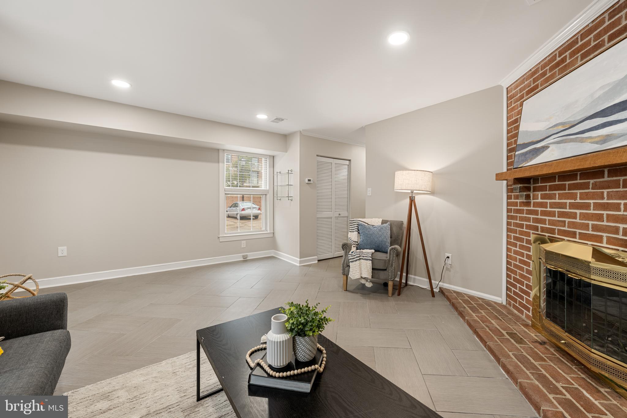 BRADDOCK PLACE - Residential