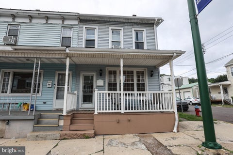 Townhouse For Sale - 300 S 2nd Street<br/> SAINT CLAIR, PA 17970