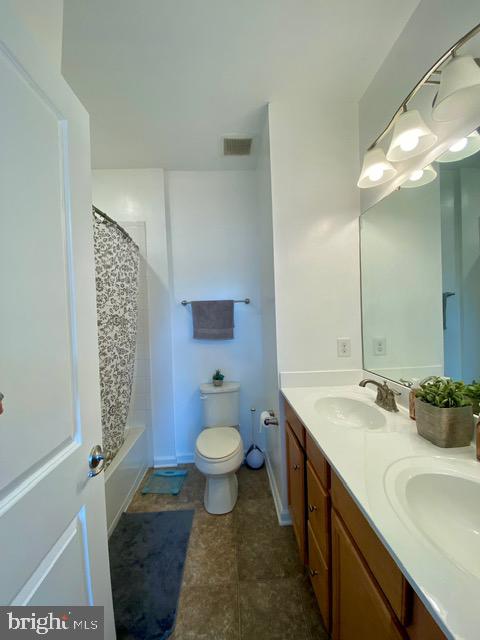 HOWARD SQUARE - Residential Lease