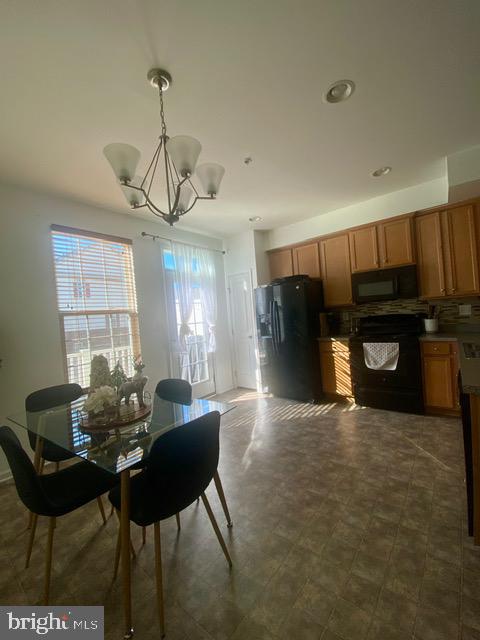 HOWARD SQUARE - Residential Lease