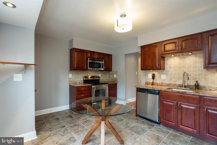 ROSE VALLEY ESTATES - Residential Lease