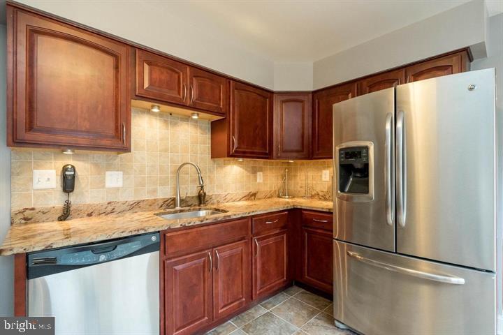 ROSE VALLEY ESTATES - Residential Lease