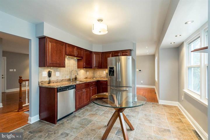 ROSE VALLEY ESTATES - Residential Lease