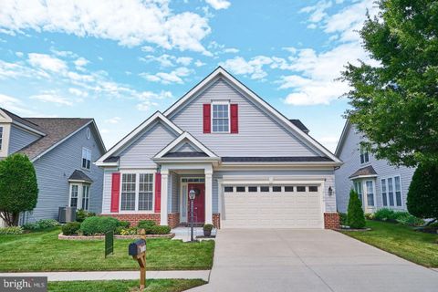 Photo of 13198 Triple Crown Loop, GAINESVILLE, VA 20155 (MLS # VAPW2114232)