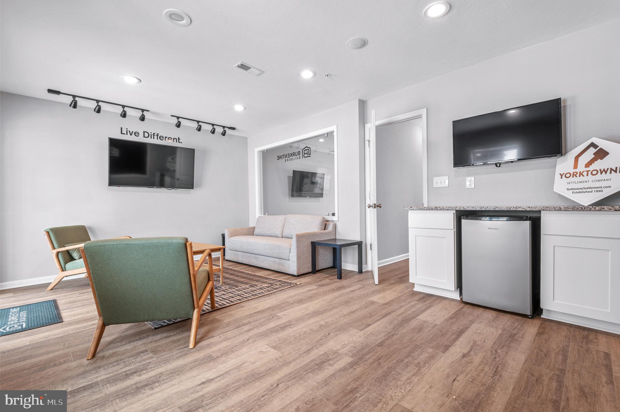 HUDSON RIDGE - Residential