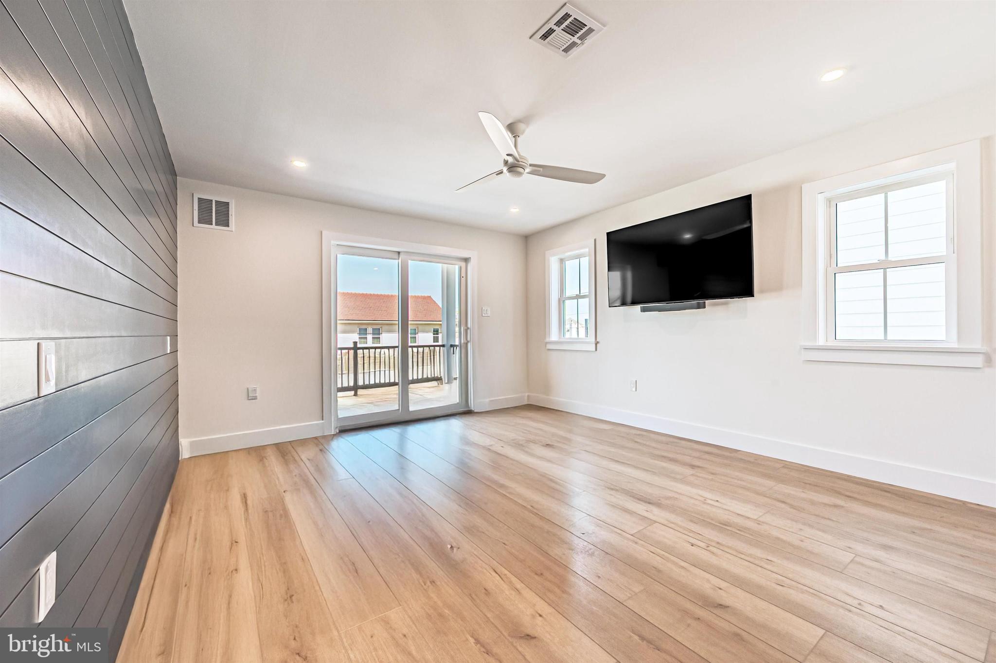 2 N BUFFALO AVENUE A