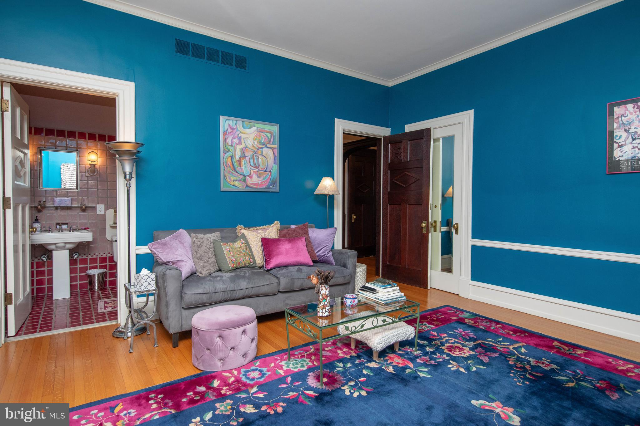 CHESTNUT HILL - Residential